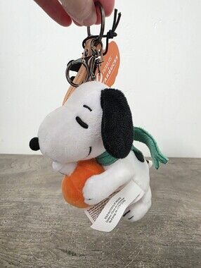 Starbucks x Peanuts Snoopy Keychain In Hand